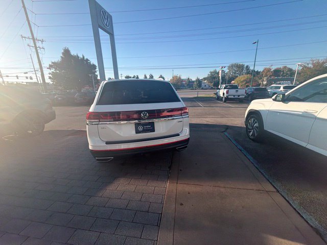 Used 2024 Volkswagen Atlas SEL AWD/4WD image 10