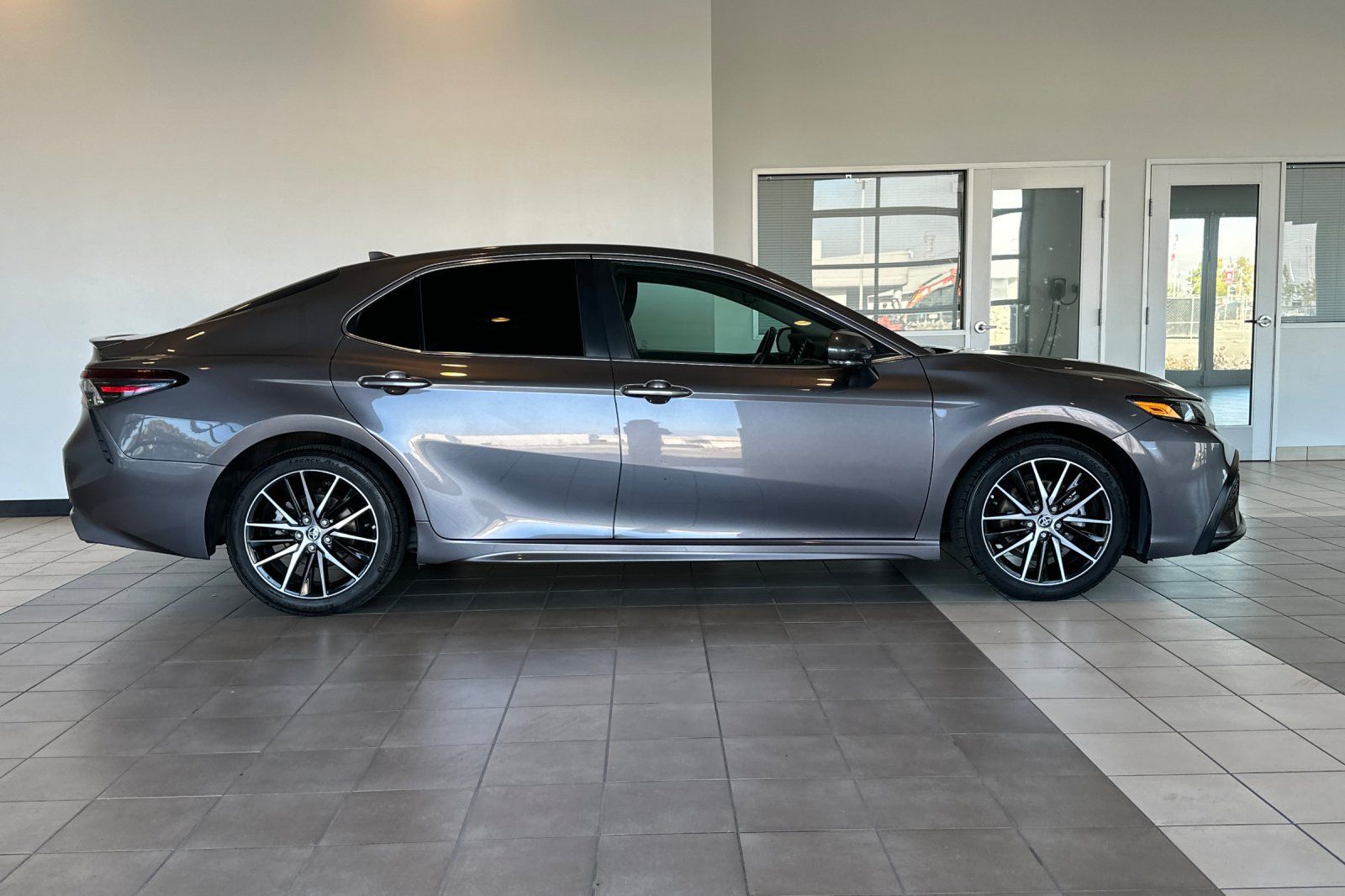 Certified 2023 Toyota Camry SE FWD image 3