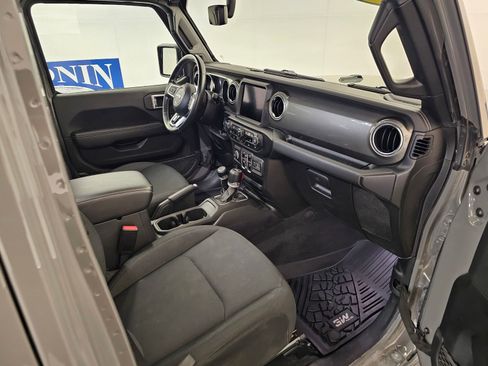 Used 2021 Jeep Wrangler Unlimited Sahara w/ Uconnect 4C Nav & Sound Group AWD/4WD image 32