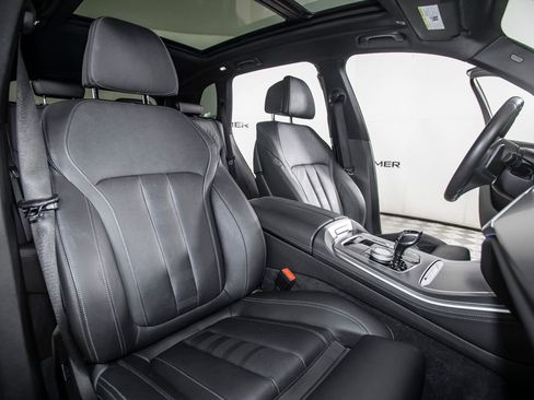 Used 2021 BMW X5 xDrive40i w/ M Sport Package AWD/4WD image 19