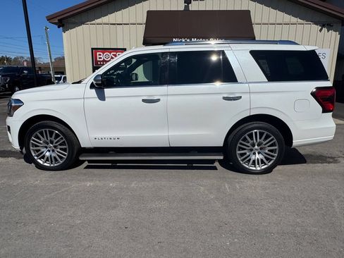 Used 2022 Ford Expedition Platinum AWD/4WD image 2