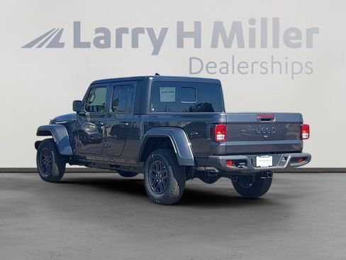 New 2025 Jeep Gladiator Sport image 3