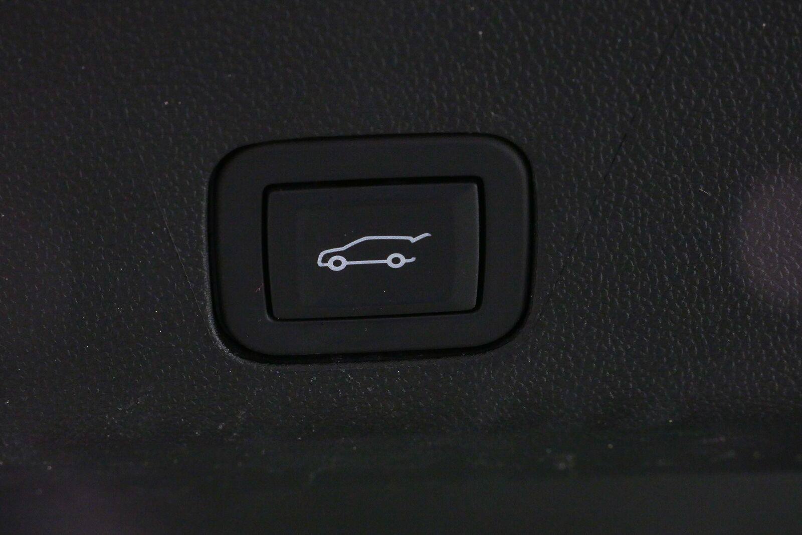 Used 2025 Cadillac Escalade V w/ LPO, Floor Liner Package AWD/4WD image 32