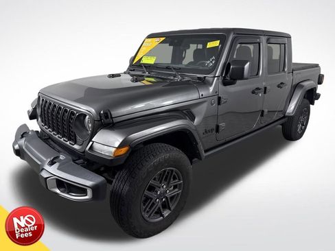 Used 2024 Jeep Gladiator Sport image 8