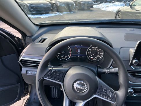 Used 2025 Nissan Altima 2.5 SV image 29