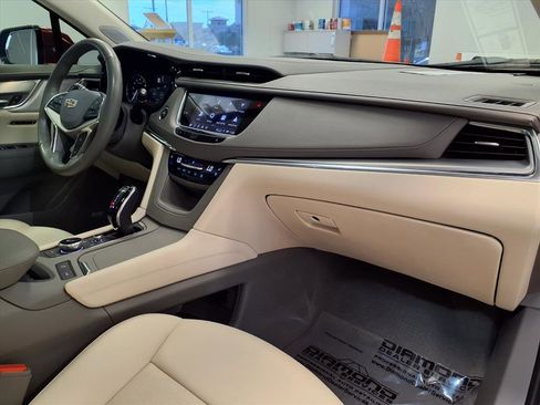 Certified 2022 Cadillac XT5 Premium Luxury image 9