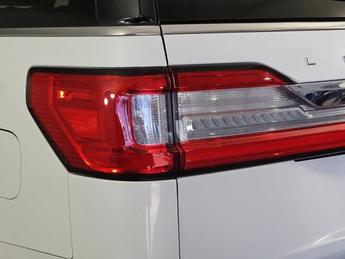 Used 2021 Lincoln Navigator Reserve w/ Luxury Package RWD image 32