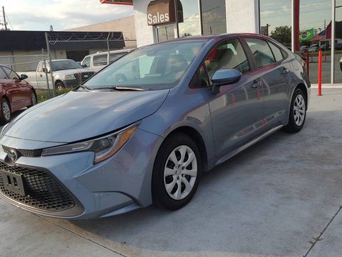 Used 2021 Toyota Corolla LE image 2
