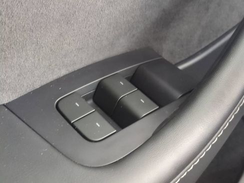 Used 2023 Tesla Model Y Long Range AWD/4WD image 30