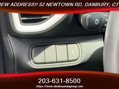 Used 2024 Hyundai Venue Limited FWD image 15