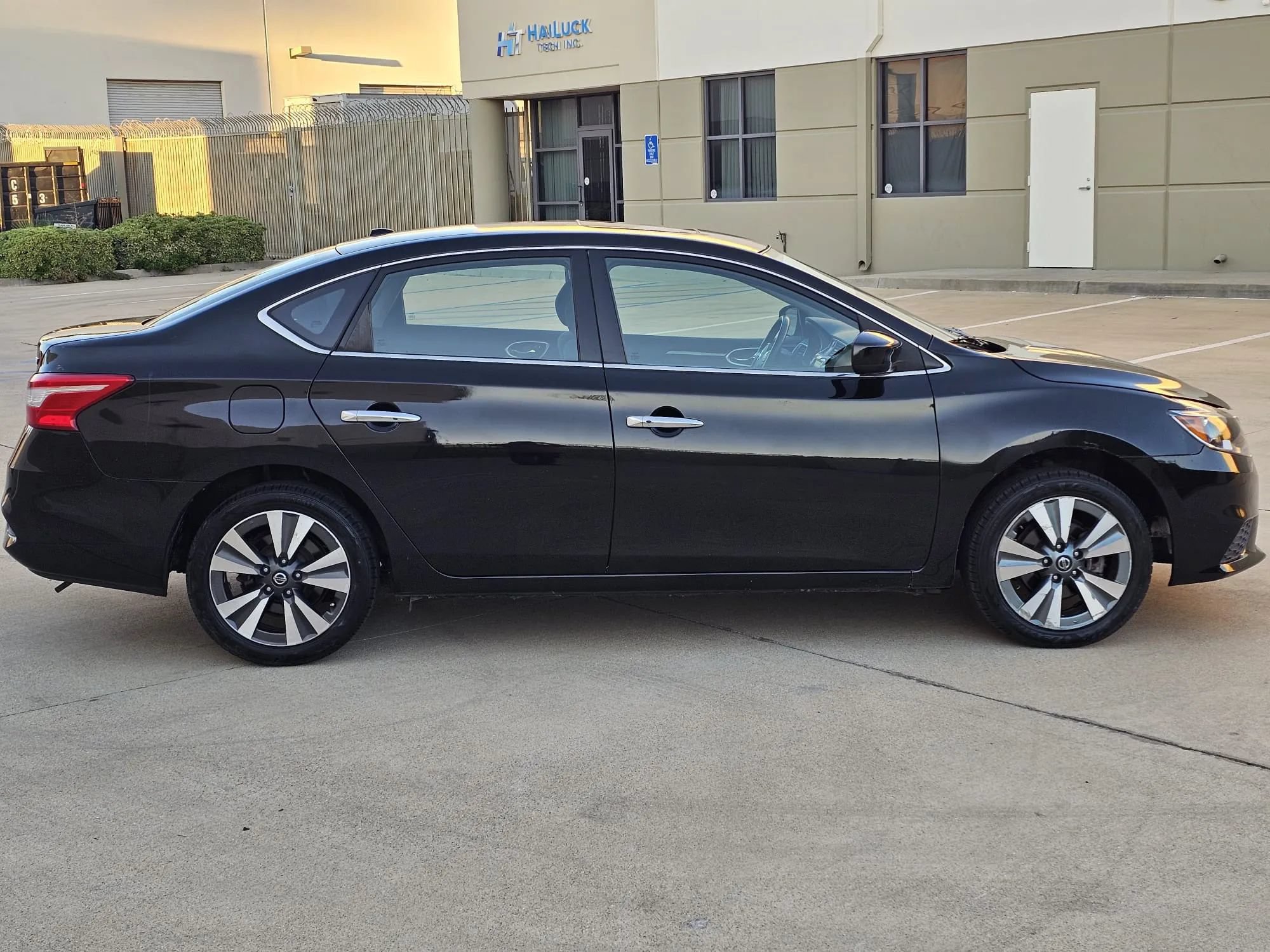 Used 2019 Nissan Sentra SV w/ Special Edition Package FWD image 2