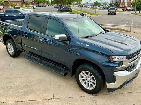 Used 2020 Chevrolet Silverado 1500 LT w/ LT Value Package AWD/4WD image 4