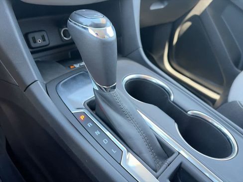 Used 2018 Chevrolet Equinox Premier FWD image 23