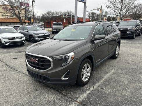 Used 2020 GMC Terrain SLE w/ Driver Convenience Package image 2