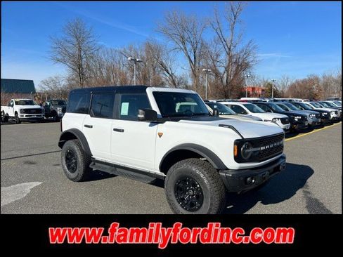 New 2025 Ford Bronco Badlands image 1
