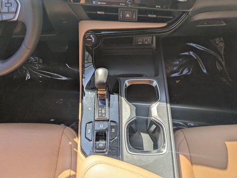 Used 2023 Lexus NX 250 FWD w/ Towing Package (2000 Lbs) image 6