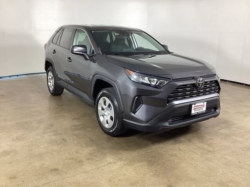 Used 2022 Toyota RAV4 LE FWD image 3