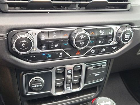 Certified 2025 Jeep Wrangler Unlimited Sahara w/ Safety Group AWD/4WD image 24