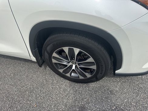 Used 2021 Toyota Highlander XLE image 7