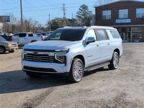 New 2026 Chevrolet Suburban Premier w/ Sun And Tow Package AWD/4WD image 9