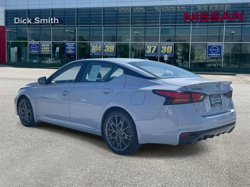 Used 2023 Nissan Altima 2.0 SR image 4