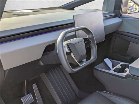 Used 2024 Tesla Cybertruck AWD Crew Cab image 10