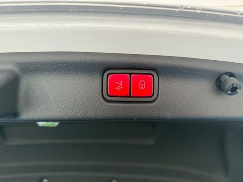 Used 2023 Mercedes-Benz C 300 Sedan image 14