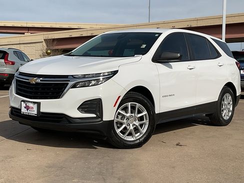 Used 2024 Chevrolet Equinox LS image 2