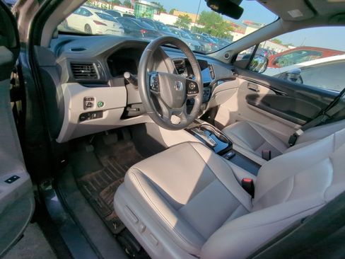 Used 2019 Honda Pilot Touring image 7