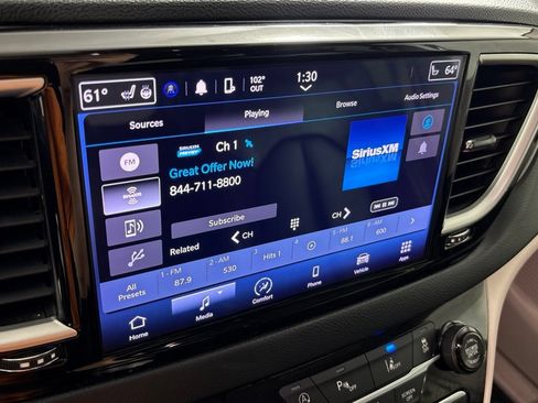 Used 2023 Chrysler Pacifica Touring-L FWD image 28