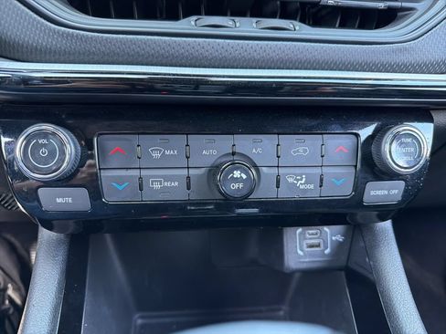 Used 2025 Jeep Compass Trailhawk AWD/4WD image 16