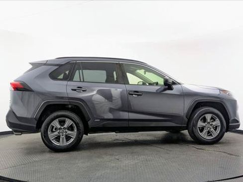 Used 2022 Toyota RAV4 LE AWD/4WD image 9