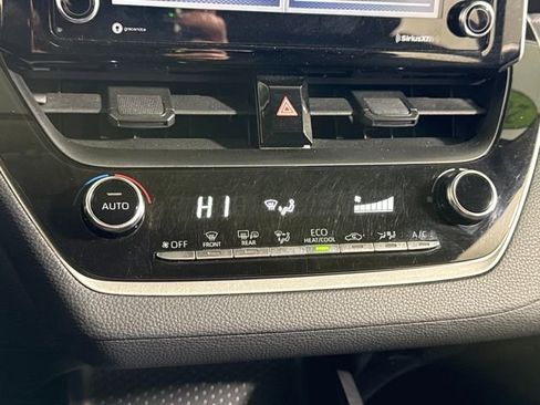 Used 2021 Toyota Corolla LE image 32