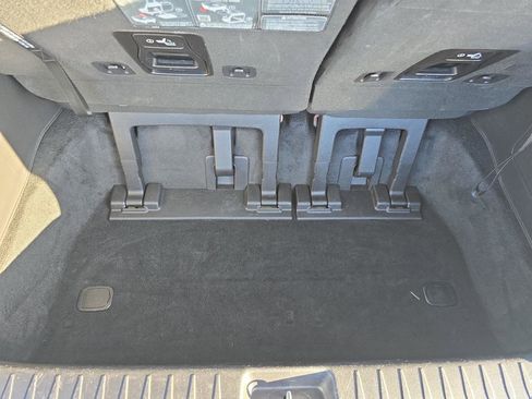 Used 2025 Kia Carnival image 7