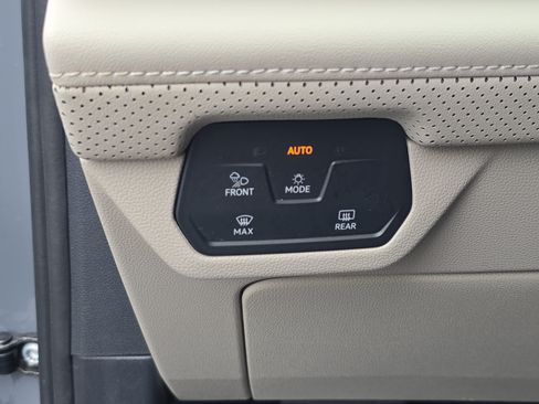 Used 2026 Volkswagen Atlas SE w/ Panoramic Sunroof Package FWD image 29