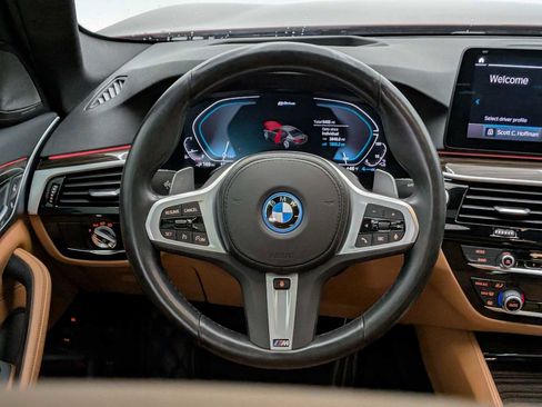 Used 2023 BMW 530e w/ M Sport Package image 23