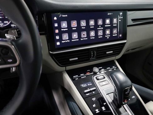 Certified 2023 Porsche Cayenne Coupe image 32