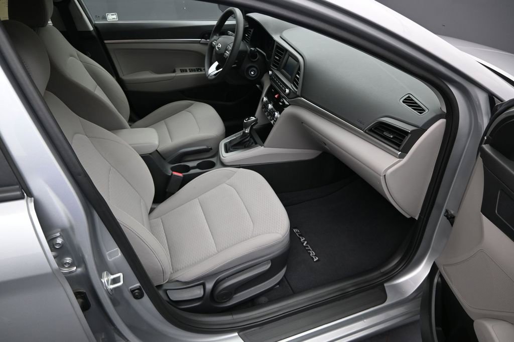 Used 2020 Hyundai Elantra SE FWD image 23
