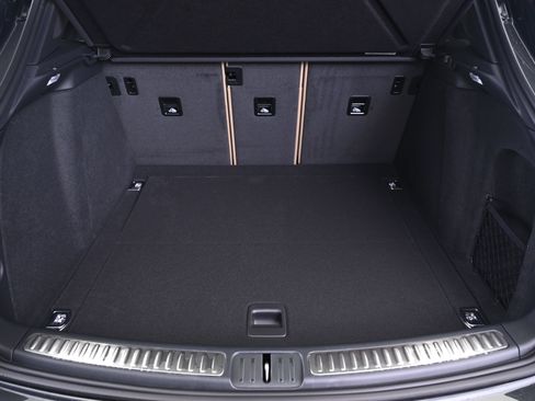 Used 2026 Porsche Macan AWD/4WD image 15