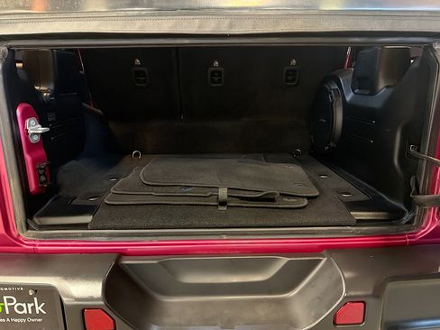 Used 2022 Jeep Wrangler Sahara image 28