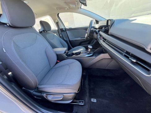 Used 2025 Kia K4 LXS image 35