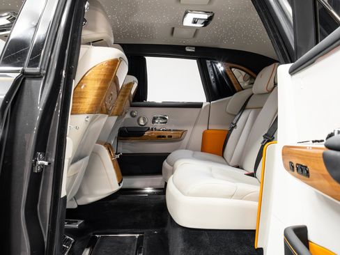 Used 2019 Rolls-Royce Phantom Sedan image 53