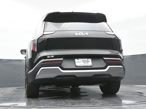 Used 2024 Kia EV9 Light image 40