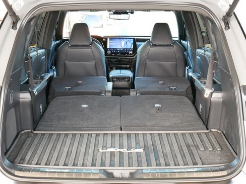 Used 2024 Lexus TX 500h AWD w/ Technology Package image 31