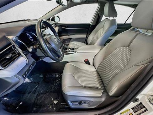 Used 2019 Toyota Camry SE w/ Sunroof Package FWD image 19