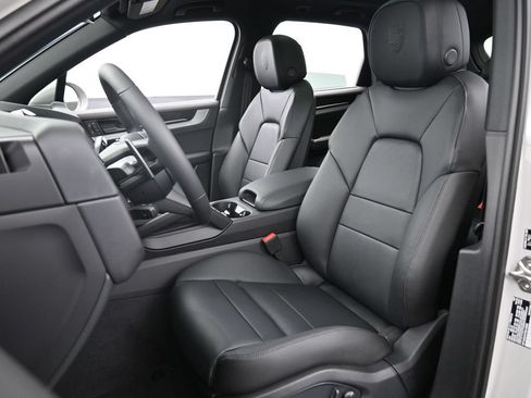 Certified 2026 Porsche Cayenne E-Hybrid AWD/4WD image 5