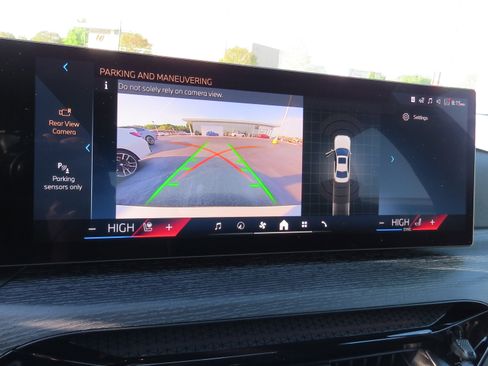 New 2025 BMW 330i xDrive Sedan w/ Convenience Package image 18