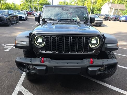 Used 2024 Jeep Gladiator Rubicon w/ Steel Bumper Group AWD/4WD image 2