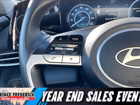 Used 2025 Hyundai Elantra Limited image 16