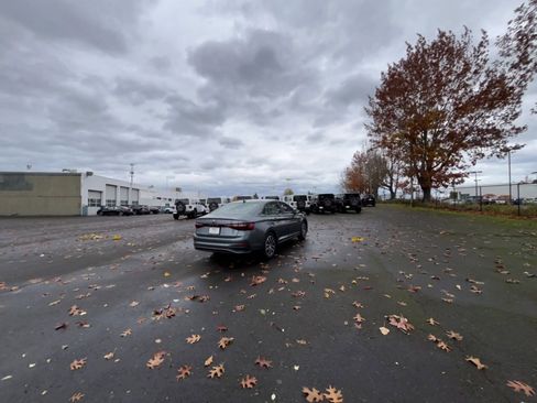 Used 2025 Volkswagen Jetta SE image 10